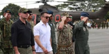 Presidente Noboa firma decreto que protege a extranjeros en acciones contra bandas criminales