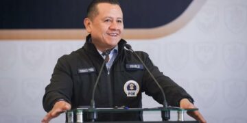 Carlos Torres Piña solicita licencia en la Fiscalía de Michoacán y se perfila para la contienda interna de Morena