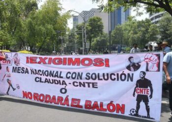 Integrantes de la CNTE irrumpen en la SEP y provocan daños durante protesta en la Ciudad de México