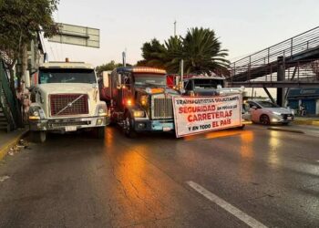 Transportistas anuncian paro nacional y bloqueos carreteros; exigen seguridad y freno a extorsiones