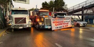 Transportistas anuncian paro nacional y bloqueos carreteros; exigen seguridad y freno a extorsiones