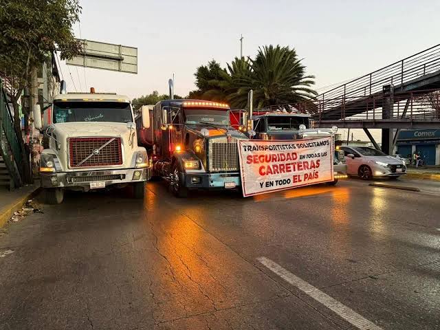 Transportistas anuncian paro nacional y bloqueos carreteros; exigen seguridad y freno a extorsiones