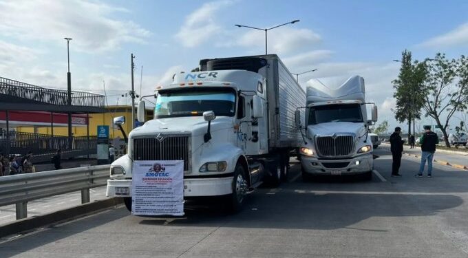 Segob acuerda ruta de atención con transportistas y AMOTAC descarta bloqueos carreteros