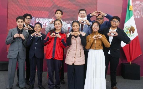 Gobierno Estatal apoya a talento poblano rumbo a olimpiada matemática en Singapur