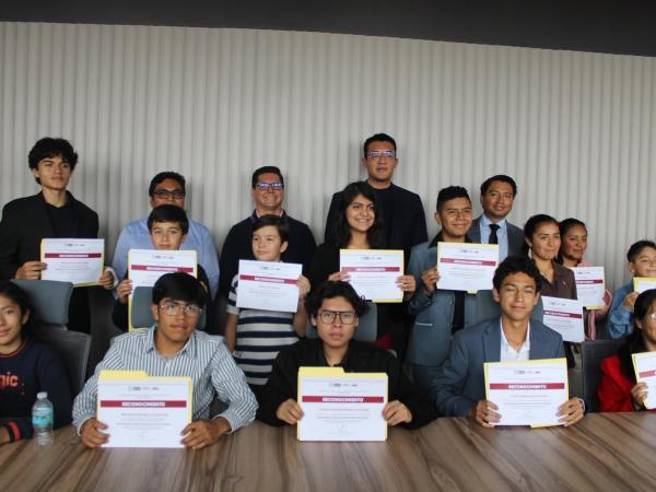 Jóvenes poblanos representarán a México en competencia internacional de matemáticas en Singapur