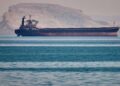 Irán bloquea el estrecho de Ormuz y advierte que atacará a cualquier embarcación que intente cruzarlo