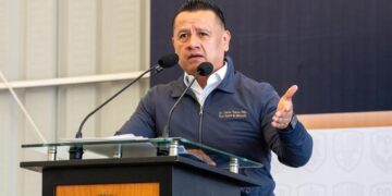 Detienen a exagente de la Fiscalía y a policía estatal por presuntos vínculos con red criminal del caso Carlos Manzo