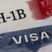 Juez de EU bloquea tarifa de 100 mil dólares para visas H-1B impulsada por Trump