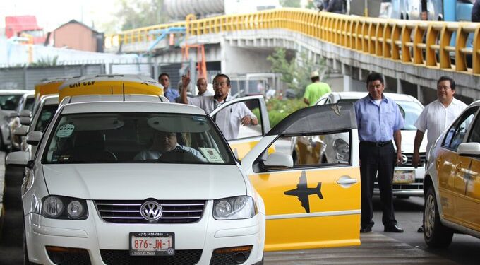Taxis autorizados del AICM reducen tarifas y lanzan beneficios para viajeros frecuentes