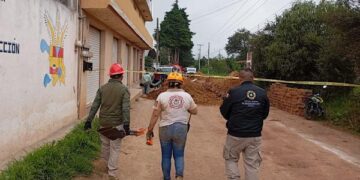 Protección Civil rescata a trabajadores tras derrumbe en Zacatlán