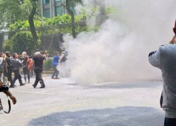 Protesta de colectivos trans deja daños en estaciones del Metro y en la Segob; exigen respeto a sus derechos