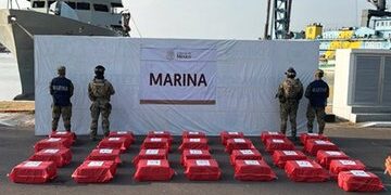 Golpe al narcotráfico en Chiapas: Marina decomisa 1.2 toneladas de cocaína y captura a ocho presuntos traficantes