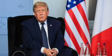 Trump responde a críticas por sus ingresos millonarios y asegura que no administra sus empresas