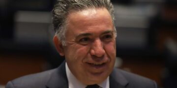 Senado mantiene pago a Enrique Inzunza pese al congelamiento de sus cuentas; recibe su dieta mediante cheques