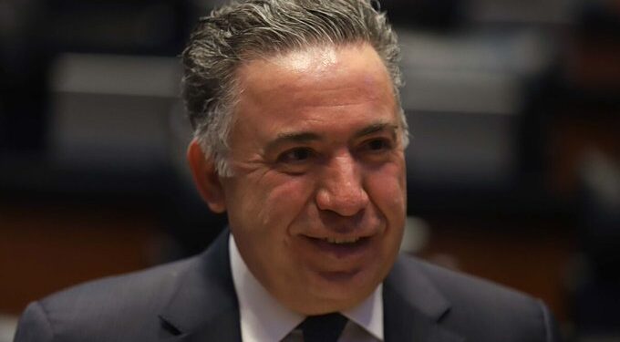 Senado mantiene pago a Enrique Inzunza pese al congelamiento de sus cuentas; recibe su dieta mediante cheques