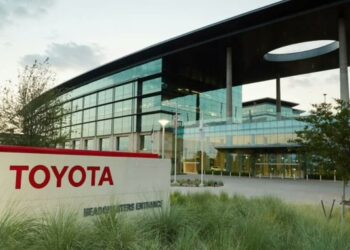 Toyota traslada parte de la producción de la Tacoma a Texas; Trump lo atribuye a sus aranceles y México descarta una salida del país