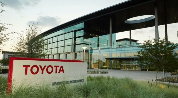 Toyota traslada parte de la producción de la Tacoma a Texas; Trump lo atribuye a sus aranceles y México descarta una salida del país