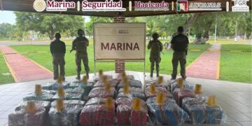 Aseguran más de una tonelada de cocaína en buque mercante en Lázaro Cárdenas; decomiso supera los 250 mdp