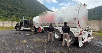 Operativo en Veracruz deja aseguramiento de 33 mil litros de hidrocarburo y cinco vehículos
