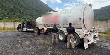Operativo en Veracruz deja aseguramiento de 33 mil litros de hidrocarburo y cinco vehículos