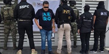 Semar y FGR capturan a presunto operador financiero del Cártel del Noreste en Yucatán