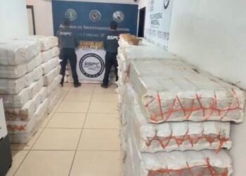 Autoridades federales aseguran más de tres toneladas de metanfetamina en carretera de Sonora