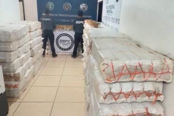 Autoridades federales aseguran más de tres toneladas de metanfetamina en carretera de Sonora