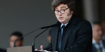 Gobierno de Milei podrá negar el ingreso y expulsar a extranjeros por mensajes contra Argentina