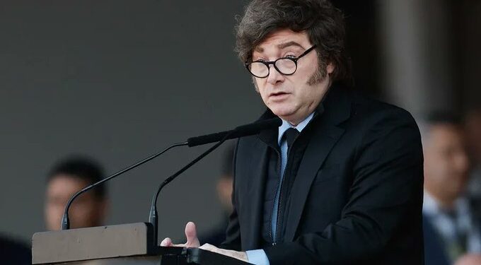 Gobierno de Milei podrá negar el ingreso y expulsar a extranjeros por mensajes contra Argentina