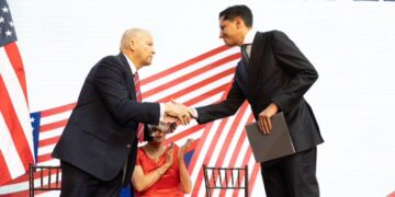 Canciller Roberto Velasco llama a reforzar la protección de los mexicanos que viven en Estados Unidos