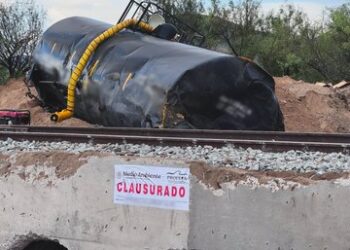 Semarnat y Profepa ordenan a Ferromex reparar daños por derrame químico en Sonora