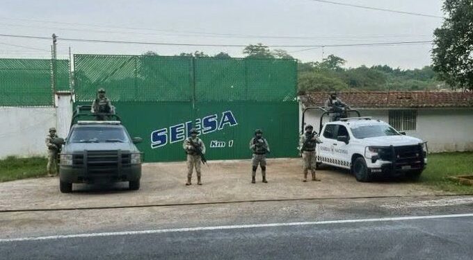 Descartan refinería clandestina en Veracruz; FGR investiga centro de almacenamiento de hidrocarburos
