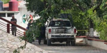 Fuerte operativo en sede del PRI en Guerrero tras el hallazgo de dos granadas