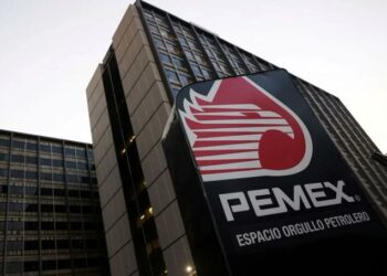Pemex reduce 70% su utilidad trimestral, aunque incrementa ingresos y disminuye su deuda financiera