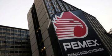 Pemex reduce 70% su utilidad trimestral, aunque incrementa ingresos y disminuye su deuda financiera