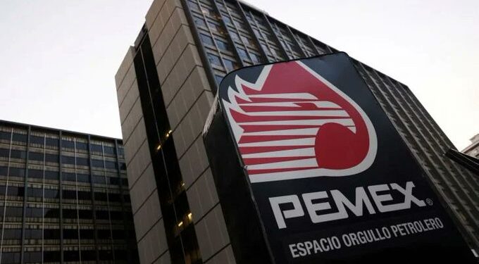 Pemex reduce 70% su utilidad trimestral, aunque incrementa ingresos y disminuye su deuda financiera