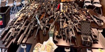 EU frustra envío de 138 armas hacia México; operativo evitó que arsenal llegara al crimen organizado