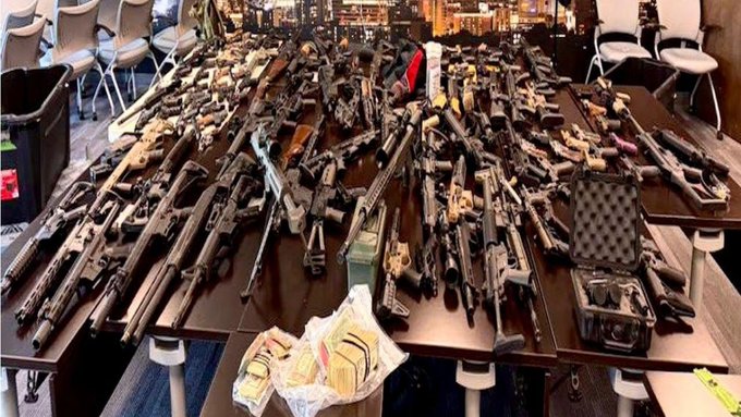 EU frustra envío de 138 armas hacia México; operativo evitó que arsenal llegara al crimen organizado