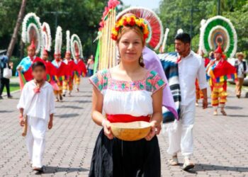 Poblanas y poblanos muestran su riqueza cultural en “Los Estados en Los Pinos”