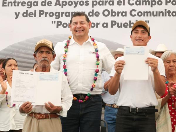 Infraestructura carretera y Obra Comunitaria construyen bienestar en Huatlatlauca: Armenta Mier