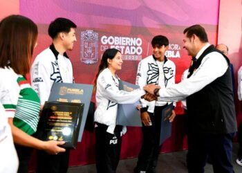 Seis campeones poblanos de kickboxing brillan con el respaldo del gobierno estatal