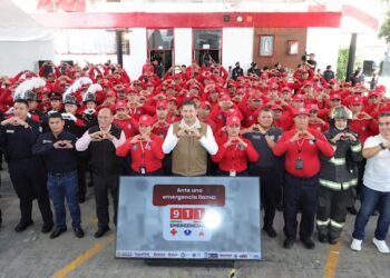 Con vivienda y equipamiento, Gobierno Estatal reconoce entrega heroica de bomberos  