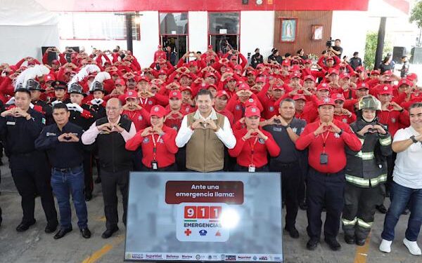 Con vivienda y equipamiento, Gobierno Estatal reconoce entrega heroica de bomberos