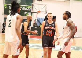 Acerca Gobierno del Estado baloncesto profesional a la niñez y juventud poblana