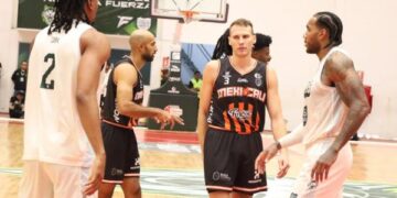 Acerca Gobierno del Estado baloncesto profesional a la niñez y juventud poblana