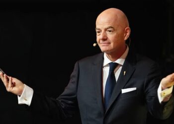 Infantino enfrenta rebelión en el futbol: aficionados exigen su salida de la FIFA