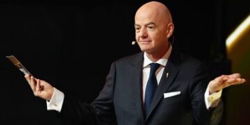 Infantino enfrenta rebelión en el futbol: aficionados exigen su salida de la FIFA
