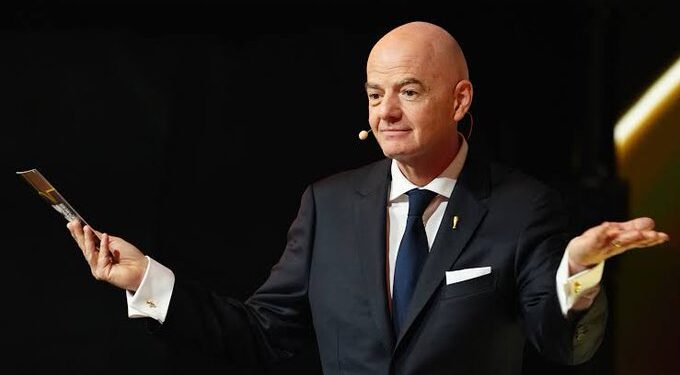 Infantino enfrenta rebelión en el futbol: aficionados exigen su salida de la FIFA