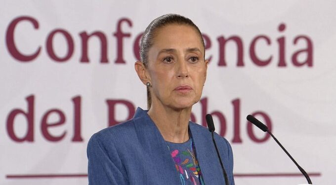 Mañanera de Sheinbaum: rescatistas en Colombia, celulares y reclamos de la oposición