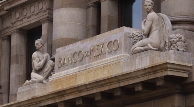 Banxico mantiene la tasa de interés en 6.5% ante una inflación que baja, pero con riesgos externos